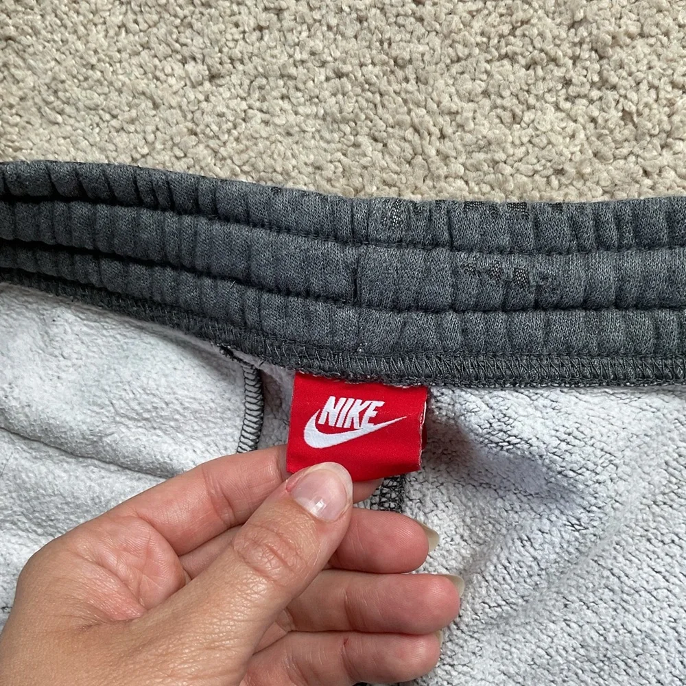 Nike Gray Sweatpants with Logo - Picture 10 of 10